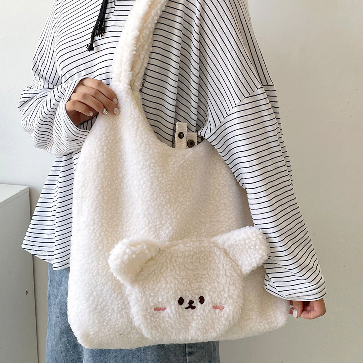 Cute Bear Fluffy Shoulder Bag – Soft & Kawaii Style