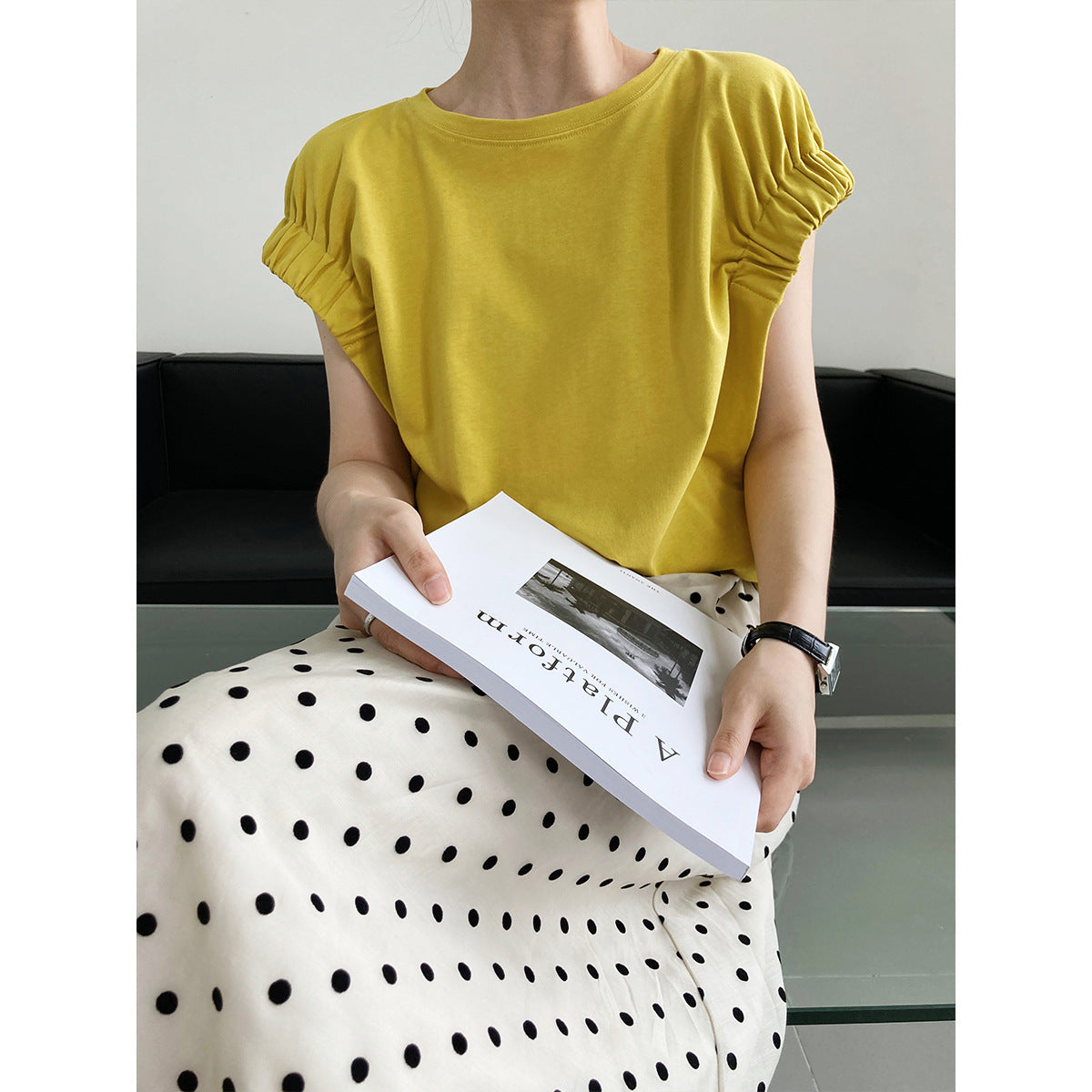 Women With Skimpy Sleeves And Pleated T-shirts - The Number 1 Things
