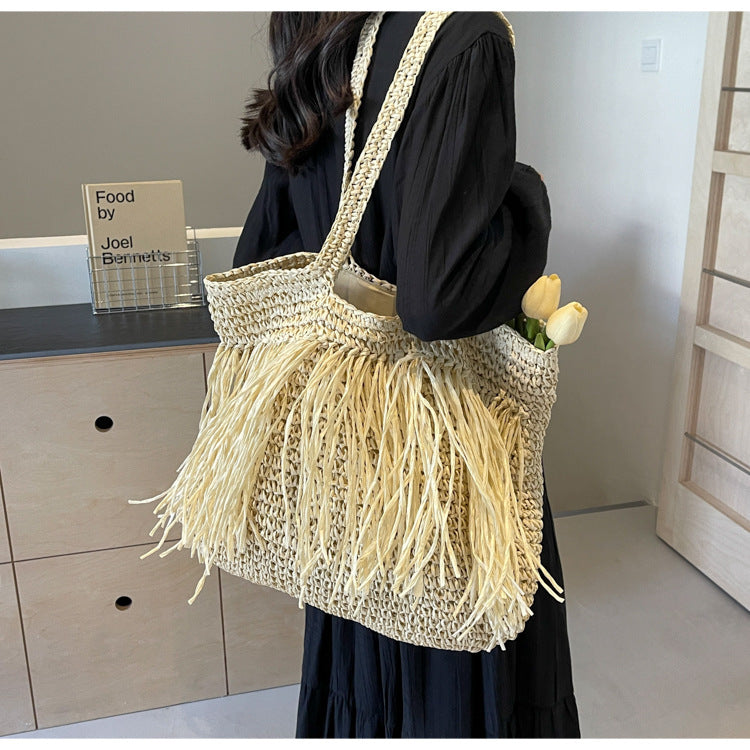 Straw Woven Women's Large Capacity Tassel Shoulder Bag - The Number 1 Things